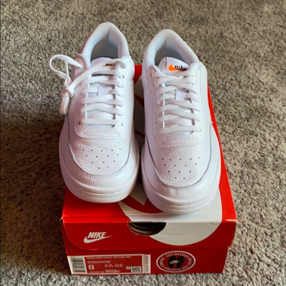 NIB Nike Womens Court Vintage Prm Size 8